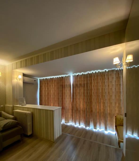 Downtown Studio - Ultra Central With Park View بوخارست المظهر الخارجي الصورة