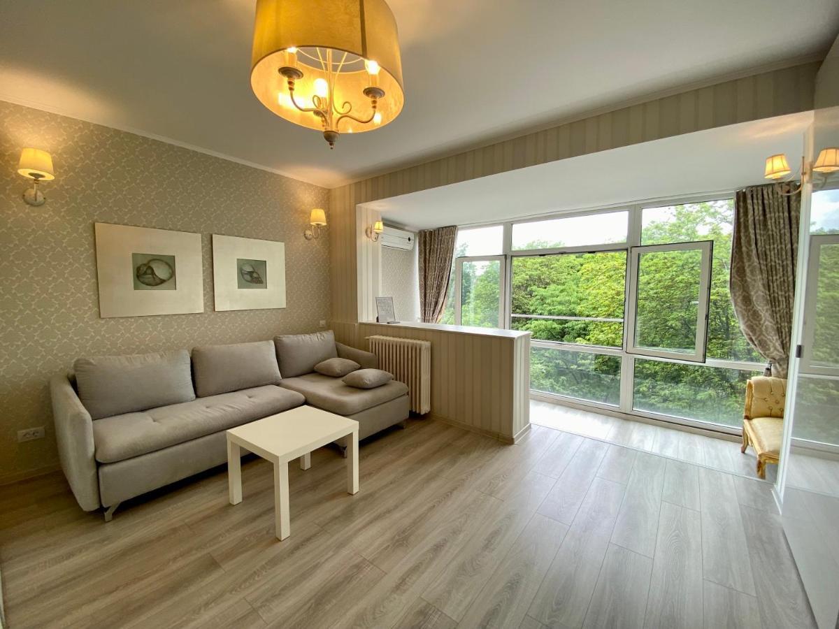 Downtown Studio - Ultra Central With Park View بوخارست المظهر الخارجي الصورة