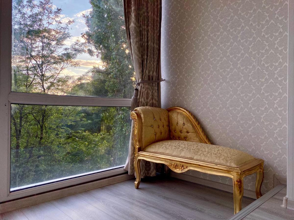Downtown Studio - Ultra Central With Park View بوخارست المظهر الخارجي الصورة