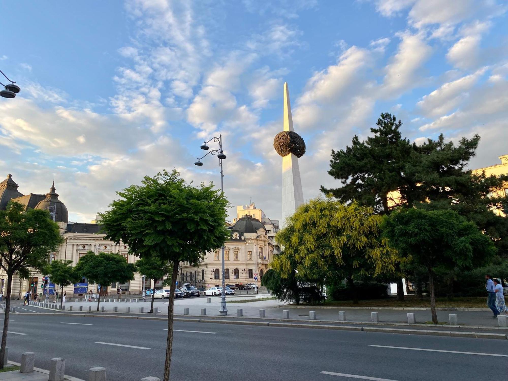 Downtown Studio - Ultra Central With Park View بوخارست المظهر الخارجي الصورة